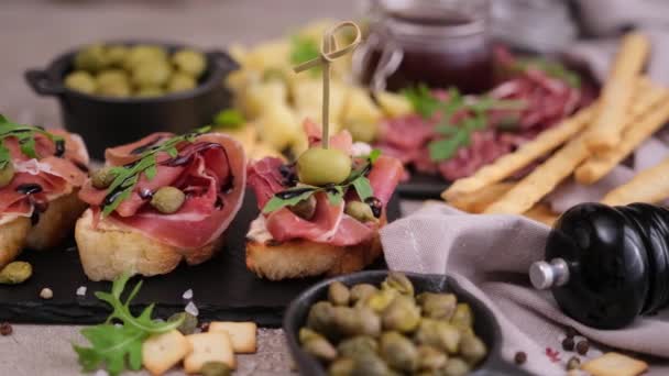 Making Bruschetta Prosciutto Jamon Ham Domestic Kitchen — Vídeos de Stock