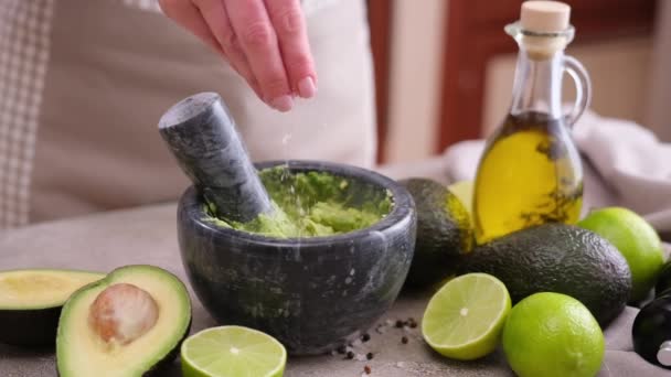 Making Guacamole Sauce Woman Salting Mashed Avocado Marble Mortar Pestle — Vídeo de stock