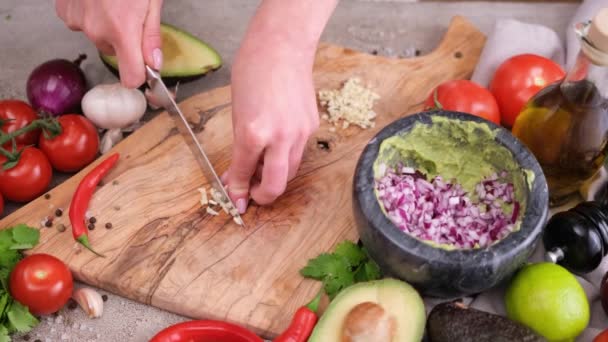 Making Guacamole Sauce Woman Chopping Garlic Wooden Cutting Board — Stockvideo
