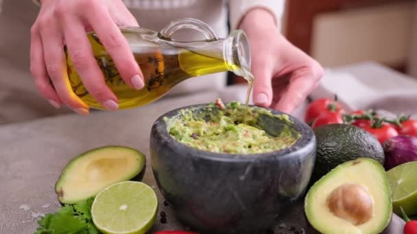 Making Guacamole Sauce Woman Pouring Olive Oil Mixed Ingredients Marble — Stockvideo