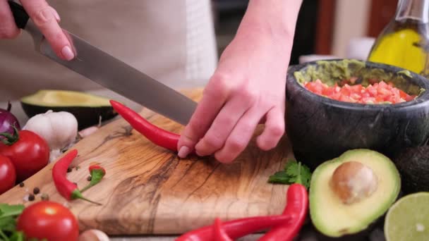 Making Guacamole Sauce Woman Slicing Chili Pepper Wooden Cutting Board — Stockvideo