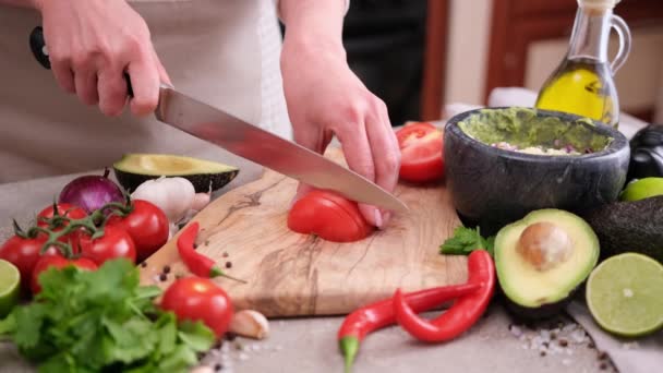 Making Guacamole Sauce Woman Slicing Tomato Wooden Cutting Board — ストック動画