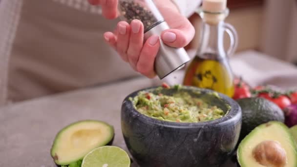 Making Guacamole Sauce Woman Adding Pepper Spices Chopped Mixed Ingredients — Wideo stockowe