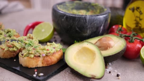 Bruschetta Freshly Made Guacamole Sauce Domestic Kitchen — Vídeo de stock