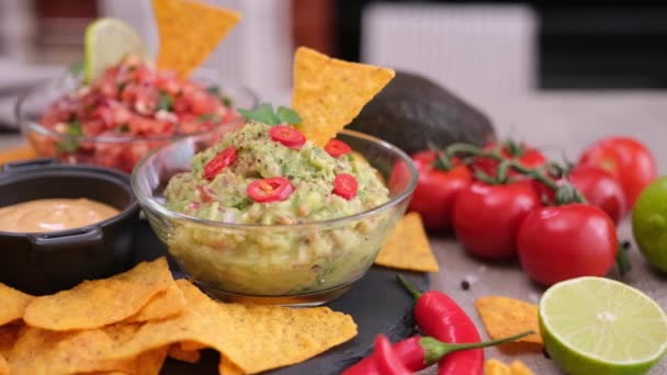 Salsa Guacamole Dip Sauces Nacho Chips Stone Serving Board — Vídeo de stock