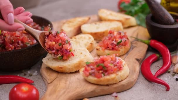 Making Vegan Healthy Breakfast Spreading Tomato Salsa Whole Grain Bread — Stok Video