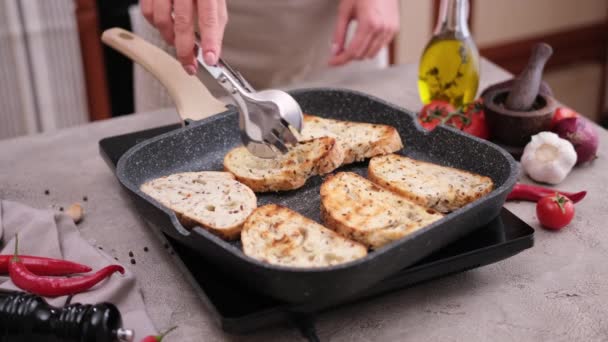 Toasting Slices Baguette Grill Frying Pan — Video