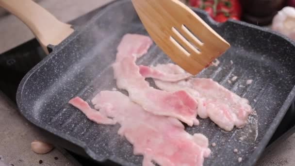 Cooking Pieces Flavorful Sliced Organic Bacon Fried Grill Pan — Videoclip de stoc
