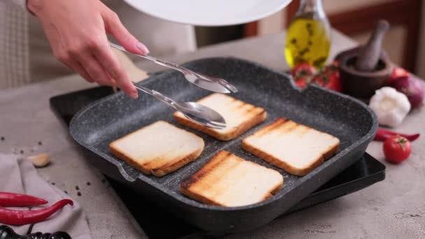 Toasting Slices Toast Bread Grill Frying Pan — Vídeos de Stock