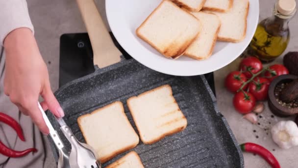 Woman Putting Toasted Bread Grill Frying Pan White Ceramic Plate — Stockvideo