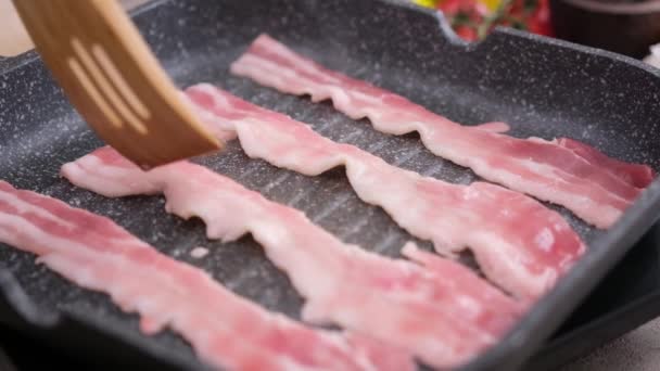 Cooking Pieces Flavorful Sliced Organic Bacon Fried Grill Pan — Videoclip de stoc