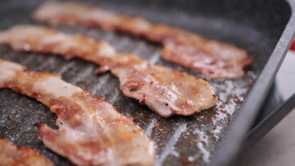 Cooking Pieces Flavorful Sliced Organic Bacon Fried Grill Pan — Vídeo de stock