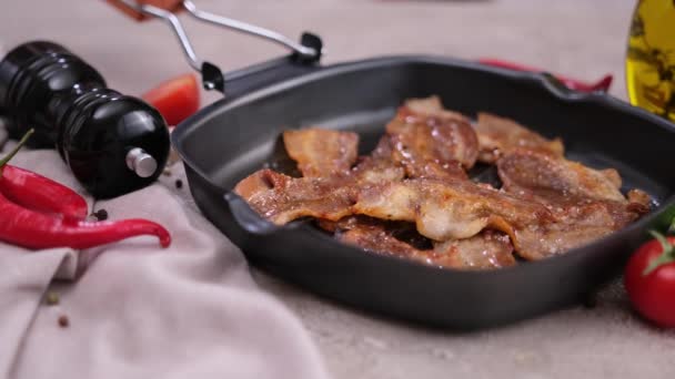 Roasted Bacon Slices Grill Frying Pan Domestic Kitchen — Vídeos de Stock