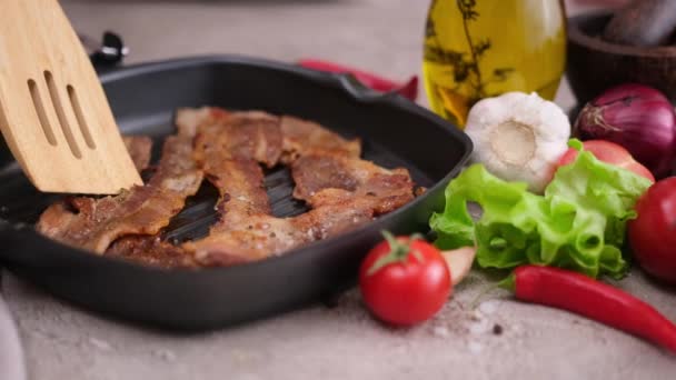 Roasted Bacon Slices Grill Frying Pan Domestic Kitchen — Videoclip de stoc