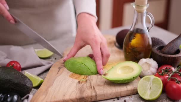 Healthy Food Nutrition Cuisine Recipes Cutting Slicing Fresh Avocado Fruit — Vídeo de stock