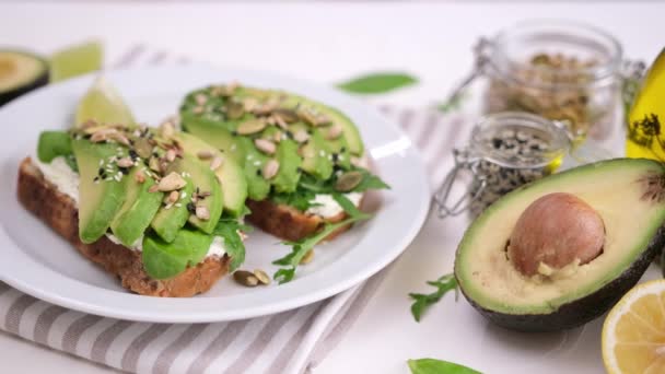 Healthy Breakfast Snack Soft Cheese Avocado Sandwich Plate — 图库视频影像