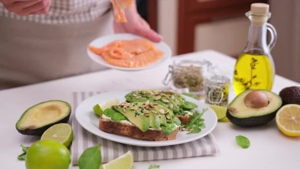 Healthy Breakfast Snack Making Soft Cheese Avocado Salmon Sandwich — Stockvideo
