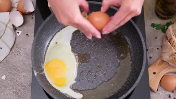 Woman Breaks Egg Hot Frying Pan Stove — 图库视频影像