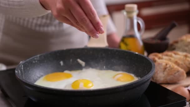 Woman Salting Fried Eggs Non Stick Pan Stove — Stockvideo