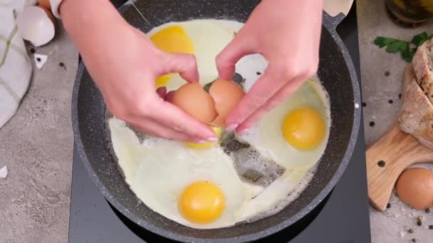 Woman Breaks Egg Hot Frying Pan Stove — 图库视频影像