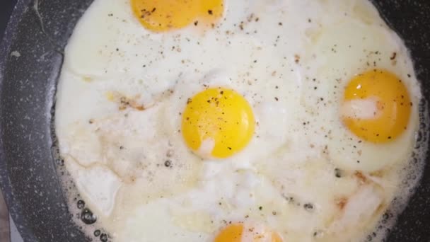 Closeup Shot Cooking Fried Eggs Non Stick Pan — Stockvideo