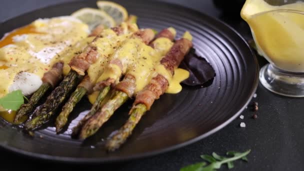 Baked Asparagus Wrapped Bacon Poached Eggs Plate Hollandaise Sauce — Stock Video