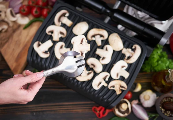 Cooking Home Electric Grill Champignon Mushrooms — Stock Photo, Image