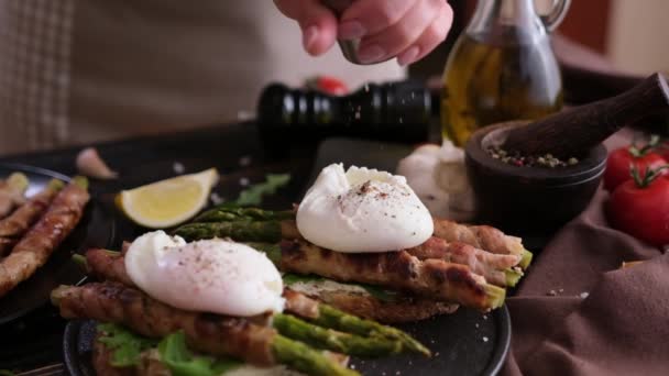 Asparagus Wrapped Bacon Poached Egg Sandwiches Black Ceramic Serving Plate — Stock Video
