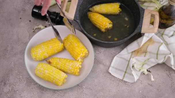 Woman Puts Pot Cooked Corn Cobs Ceramic Plate — Stock Video