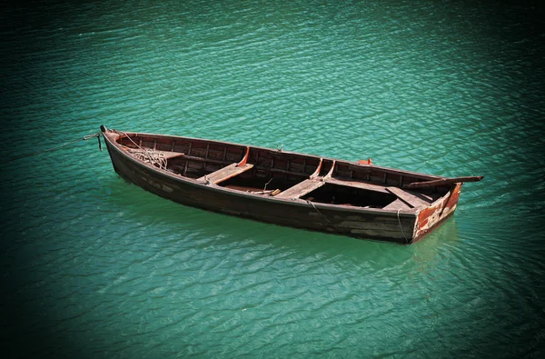 Barco solitário — Fotografia de Stock