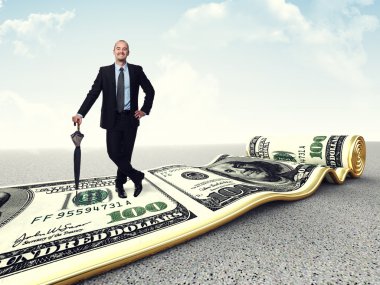 Doları halı üzerinde gülümseyen iş adamı