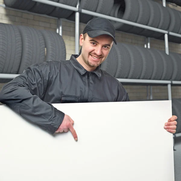 Worker in garage — Stock Photo, Image