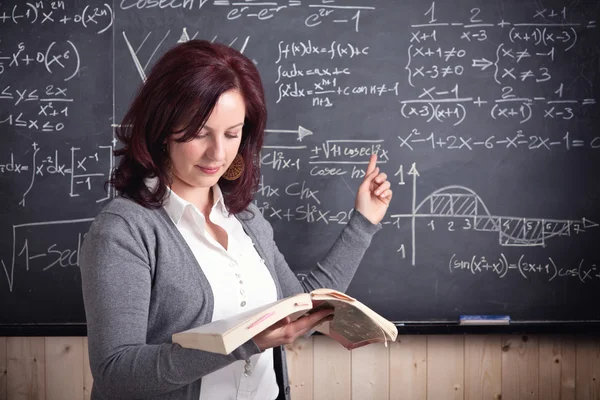 Vrouw leraar op school — Stockfoto