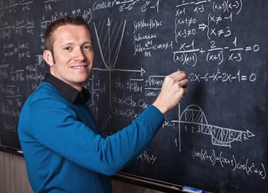 öğretmen iş başında