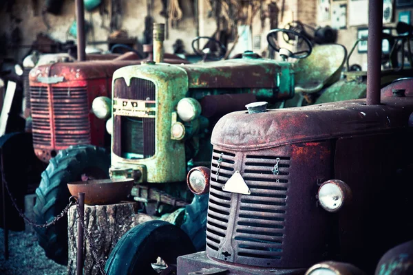 Old tractor — Stock Photo, Image