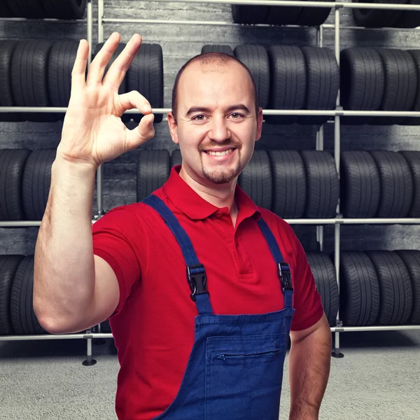 Concessionário de pneus — Fotografia de Stock