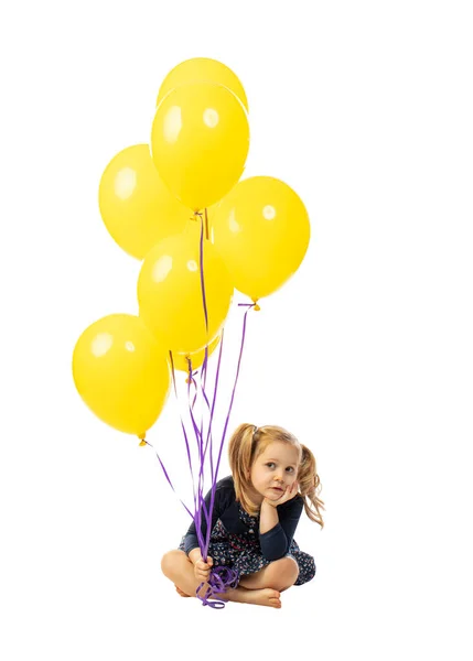 Retrato Branco Menina Com Balões Mostrando Expressão Entediada — Fotografia de Stock