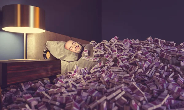 Человек Спит Постели Покрытой Евро Деньги Концепция Богатства Стремлений — стоковое фото