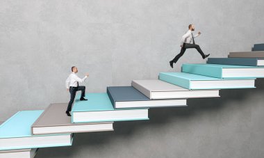 İş adamları kitaplardan bir merdiven tırmanır. bilgi kavramı