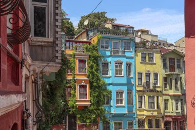 İstanbul 'da eski renkli evler. İstanbul. Türkiye