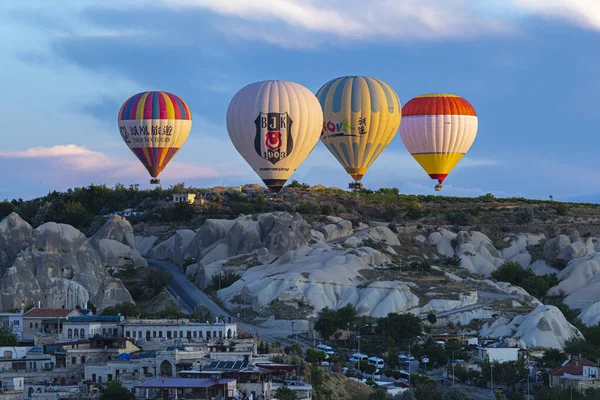 Goreme Turkey June 2022 Hot Air Balloons Fly City Goreme — Φωτογραφία Αρχείου