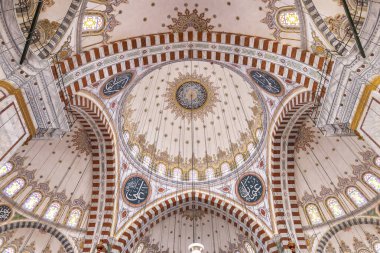 İstanbul 'daki Fatih camii. Dahili kasanın görüntüsü.