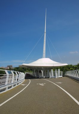 bisiklet biniciler için modern Köprüsü