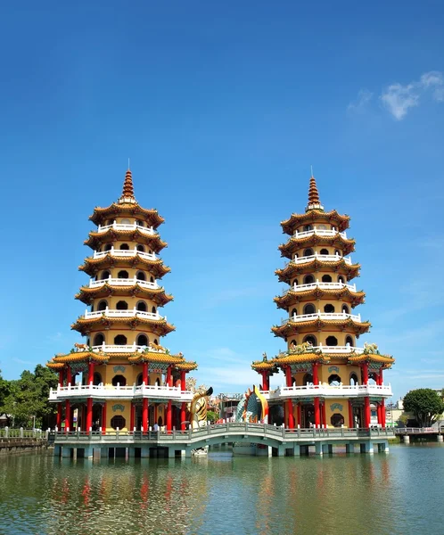 Een paar van pagodes in taiwan — Stockfoto
