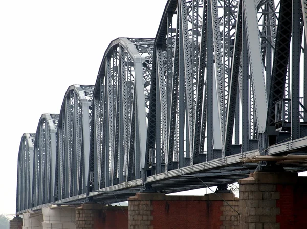 Ponte ferroviária de ferro vintage — Fotografia de Stock