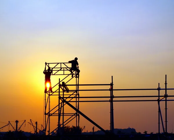 Construction Workers on a Scaffold — Stock Photo, Image