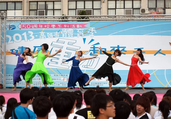 Des danseuses participent à un événement de conditionnement physique — Photo