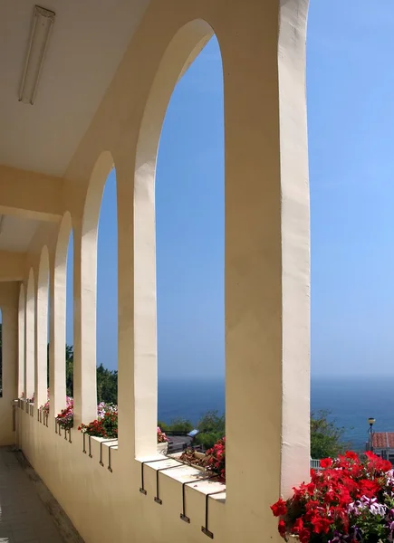 View of the Ocean from Colonial Building — Stock Photo, Image