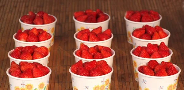 Bright Red Strawberries in Paper Cups — Stock Photo, Image