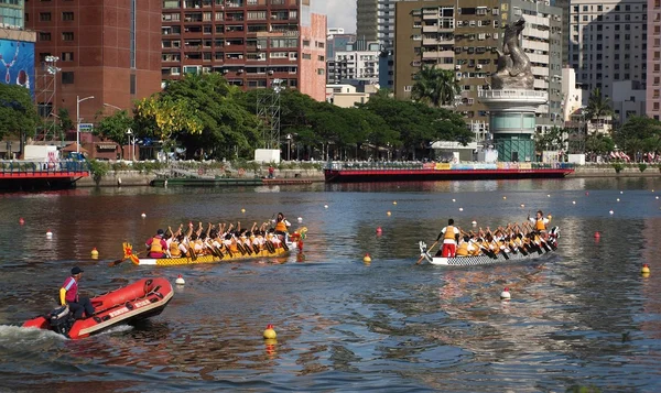 El Dragon Boat Festival 2013 en Kaohsiung, Taiwán —  Fotos de Stock